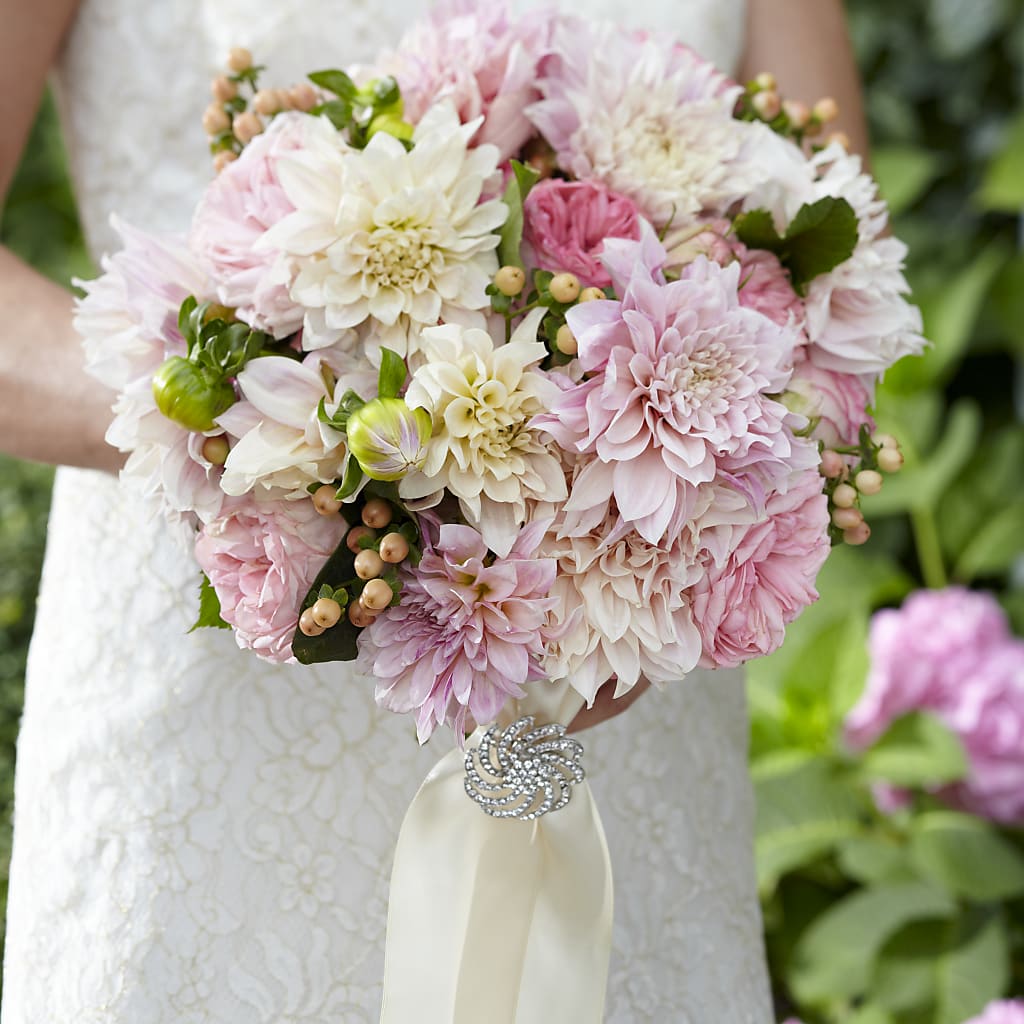 Heart's Promise Bouquet – TAYLOR'S MERCANTILE, Sewanee TN