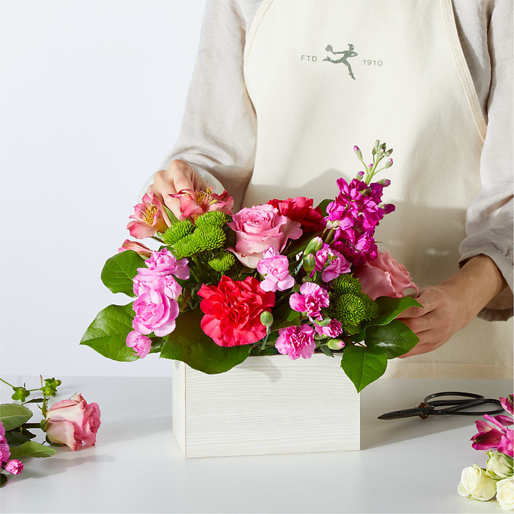 Sweetberry Box – A Florist Original – TAYLOR'S MERCANTILE, Sewanee TN