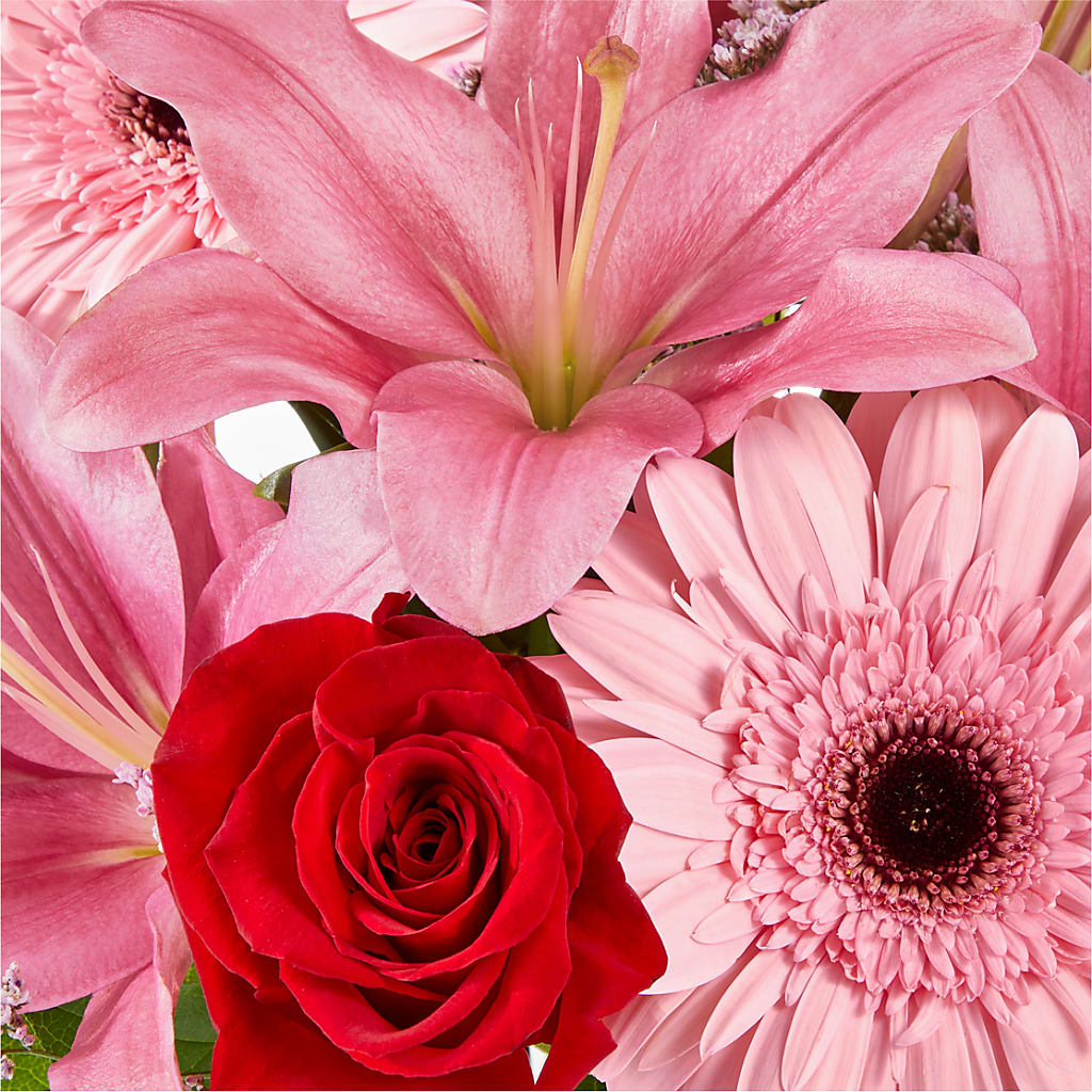 Lots of Love Bouquet – TAYLOR'S MERCANTILE, Sewanee TN